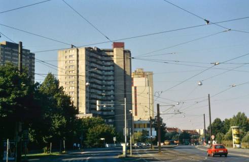 ARH Slg. Bürgerbüro 395, Blick auf das Ihmezentrum und die Spinnereistraße, Linden, zwischen 1995/2000