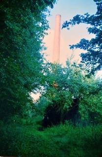 ARH Slg. Bürgerbüro 529, Schornstein des Kalkbrennofens im Willy-Spahn-Park, Ahlem, zwischen 1995/1996