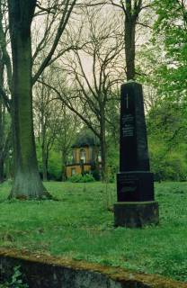 ARH Slg. Bürgerbüro 596, Grabstein von August und Mary Knappwost geb. Lohse auf dem Stadtteilfriedhof Lindener Berg, Linden, 1996