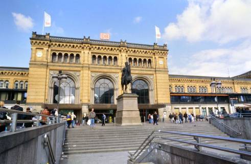 ARH Slg. Bürgerbüro 685, Blick auf den Hauptbahnhod und Ernst-August-Denkmal, Hannover, 1997