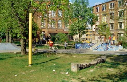 ARH Slg. Bürgerbüro 729, Spielplatz am Klaus-Müller-Kilian-Weg auf dem ehemaligen Sprengelgelände, Hannover-Nordstadt, wohl 1998