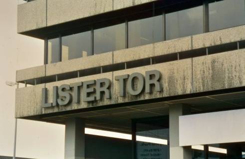 ARH Slg. Bürgerbüro 793, Schriftzug "Lister Tor" am Bredero-Hochhaus, Hannover-Oststadt, um 1997