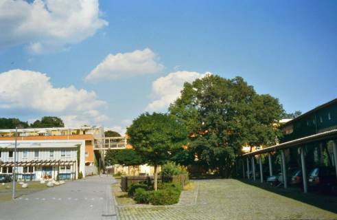 ARH Slg. Bürgerbüro 909, Wohngebiet am Alten Gutshof mit Blick auf die Wohngebäude Am Hinüberschen Garten, Marienwerder, 1998