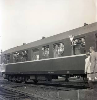 ARH Slg. Fratzer 01-003/0006, Rückkehr von Hannover 96 vom Finale der Deutschen Meisterschaft in Hamburg, Hannover, 1954