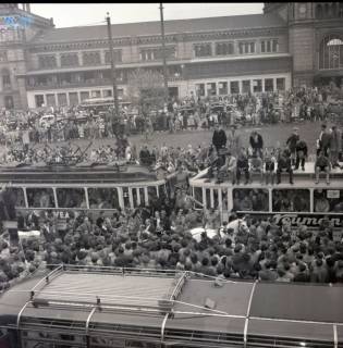 ARH Slg. Fratzer 01-003/0007, Rückkehr von Hannover 96 vom Finale der Deutschen Meisterschaft in Hamburg, Hannover, 1954