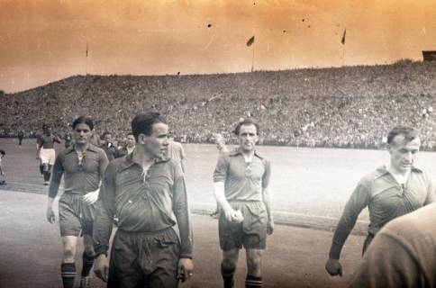 ARH Slg. Fratzer 01-005/00011, Endspiel der Deutschen Meisterschaft 1954 in Hamburg, Hannover 96 gegen Kaiserslautern, Hamburg, 1954