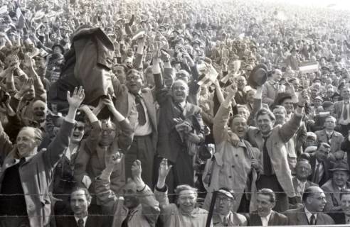 ARH Slg. Fratzer 01-005/00014, Endspiel der Deutschen Meisterschaft 1954 in Hamburg, Hannover 96 gegen Kaiserslautern, Hamburg, 1954