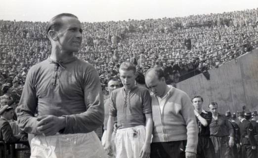 ARH Slg. Fratzer 01-006/00022, Endspiel der Deutschen Meisterschaft 1954 in Hamburg, Hannover 96 gegen Kaiserslautern, Hamburg, 1954