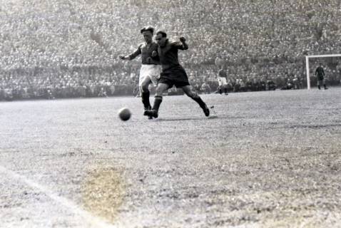 ARH Slg. Fratzer 01-006/00024, Endspiel der Deutschen Meisterschaft 1954 in Hamburg, Hannover 96 gegen Kaiserslautern, Hamburg, 1954