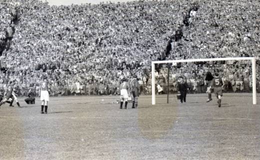 ARH Slg. Fratzer 01-006/00027, Endspiel der Deutschen Meisterschaft 1954 in Hamburg, Hannover 96 gegen Kaiserslautern, Hamburg, 1954