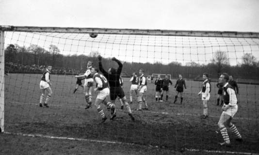 ARH Slg. Fratzer 01-0019/0001, Hannover 96 gegen VFR Neumünster, um 1962