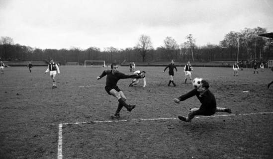 ARH Slg. Fratzer 01-0019/0002, Hannover 96 gegen VFR Neumünster, um 1962