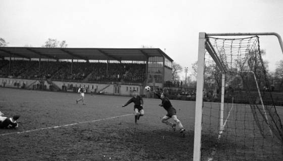 ARH Slg. Fratzer 01-0019/0009, Hannover 96 gegen VFR Neumünster, um 1962