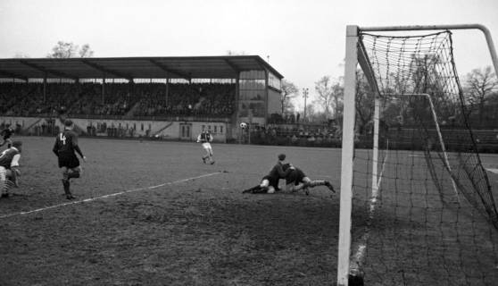 ARH Slg. Fratzer 01-0019/00010, Hannover 96 gegen VFR Neumünster, um 1962