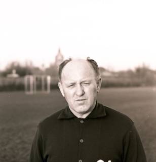 ARH Slg. Fratzer 01-0025/0004, Hannover 96 Trainer Helmut "Fiffi" Kronsbein, ohne Datum