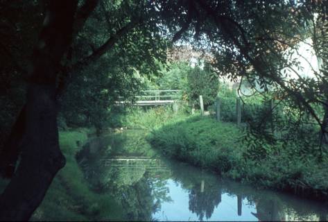 ARH Slg. Fritsche 157, Die Aue mit Brücke von der Mühlenstraße, Burgdorf, ohne Datum