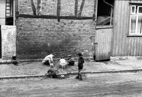 ARH Slg. Fritsche 171, Spielende Kinder Am Wall, Burgdorf, ohne Datum