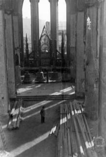 ARH Slg. Janthor 0016, Blick in das Kirchenschiff der Marktkirche, Hannover, 1945