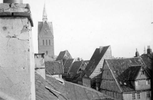 ARH Slg. Janthor 0136, Auf dem Dach des Hauses Burgstraße 42, Hannover, 1942