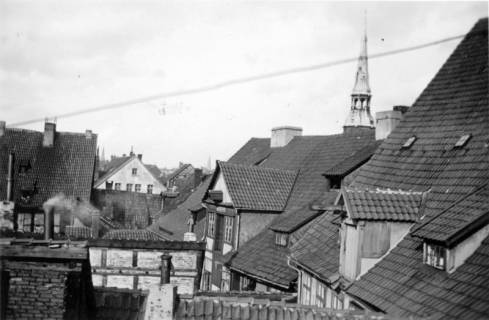 ARH Slg. Janthor 0137, Auf dem Dach des Hauses Burgstraße 42, Hannover, 1942