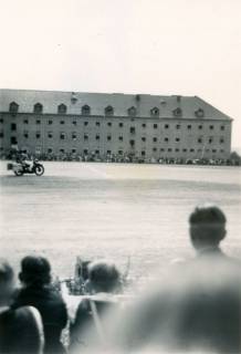 ARH Slg. Janthor 0279, Veranstaltung auf einem Kasernengelände, Hannover?, um 1940