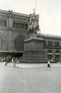ARH Slg. Janthor 0295, Ernst-August-Denkmal vor dem Hauptbahnhof, Hannover, 1940