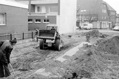 ARH Slg. Weber 02-006/0011, Bau des Parkplatzes an der Post und der Hornstraße als Zufahrt, Gehrden, zwischen 1970/1975
