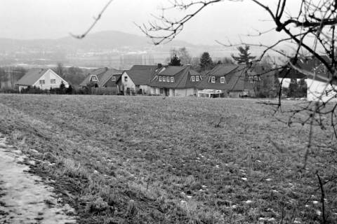 ARH Slg. Weber 02-007/0013, Blick vom Waldrand des Benther Berges über Everloh in Richtung Gehrdener Berg, Gehrden , zwischen 1980/1990