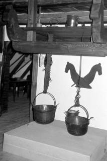 ARH Slg. Weber 02-009/0013, Ehemalige Kochstelle in einem Fachwerkhaus als Rekonstruktion in der Ausstellung des Stadtmuseums Gehrden, zwischen 1980/1990