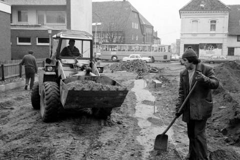 ARH Slg. Weber 02-010/0021, Bau des Parkplatzes an der Post und der Hornstraße als Zufahrt, Gehrden, zwischen 1970/1975