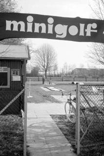 ARH Slg. Weber 02-013/0005, Minigolfanlage im Freibadgelände, Gehrden, zwischen 1980/1990