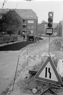 ARH Slg. Weber 02-032/0001, Ausbesserung am Nedderntor, Blick von der Schaumburger Straße in Nordrichtung, Gehrden, zwischen 1980/1990