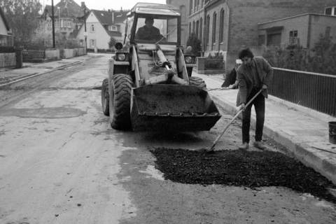 ARH Slg. Weber 02-042/0009, Ausbesserungsarbeiten an der Große Bergstraße, Alt-Gehrden, zwischen 1980/1990