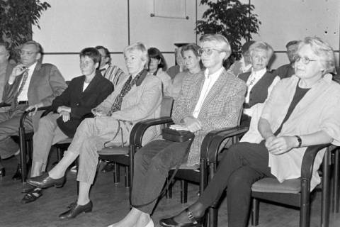 ARH Slg. Weber 02-045/0020, Zuschauer bei einer Sitzung im Bürgersaal im Rathaus, Gehrden, zwischen 1980/1990