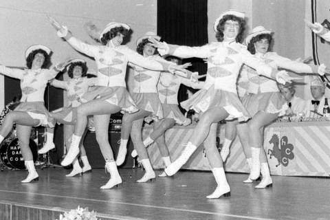 ARH Slg. Weber 02-046/0019, Auftritt der Tanzmädchen aus dem Hannoverschen Carnevalsclub, zwischen 1980/1990