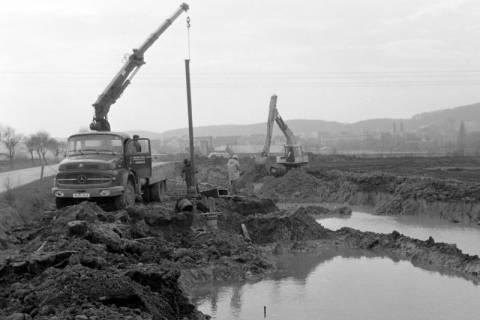 ARH Slg. Weber 02-050/0003, Aushubarbeiten für das Regenrückhaltebecken an der Kreisstraße nach Everloh, zwischen 1970/1980