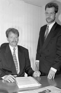 ARH Slg. Weber 02-068/0010, Zwei Männer auf einer Sitzung?, zwischen 1980/1990