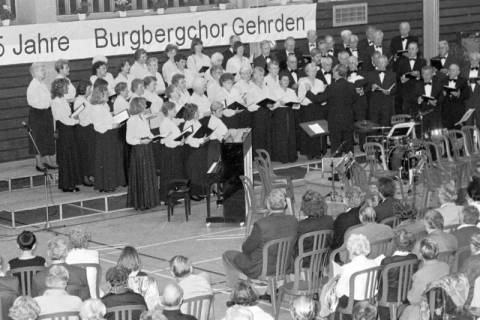 ARH Slg. Weber 02-069/0008, Jubiläumsauftritt des Burgbergchors Gehrden, zwischen 1980/1990