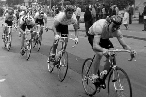 ARH Slg. Weber 02-073/0004, Rennradfahrer bei einem Radrennen, zwischen 1980/1990