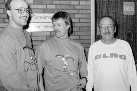 ARH Slg. Weber 02-076/0001, V.l. Herr Hohmann, Herr Niemann und Karl-Heinz Wittkopp von der DLRG, zwischen 1980/1990