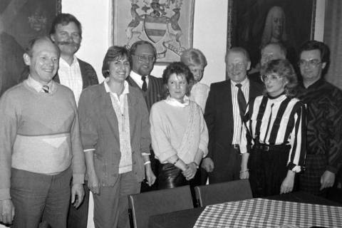ARH Slg. Weber 02-083/0012, Gruppenfoto mit dem Vorstand der Gehrdener Interessengemeinschaft Selbstständiger, zwischen 1980/1990
