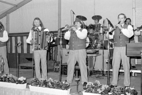 ARH Slg. Weber 02-093/0002, Auftritt einer Band, zwischen 1980/1990