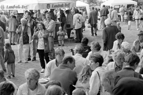 ARH Slg. Weber 02-094/0022, Dorffest auf dem Garben Hof, Ditterke, zwischen 1980/1990