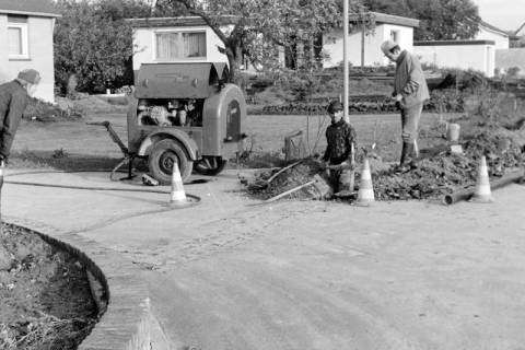 ARH Slg. Weber 02-095/0011, Tiefbauarbeiten an einer Straße, zwischen 1980/1990
