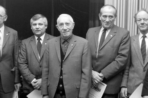 ARH Slg. Weber 02-098/0001, Gruppenfoto mit älteren Männern, zwischen 1980/1990