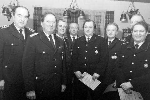 ARH Slg. Weber 02-098/0002, Gruppenfoto von Mitgliedern der Feuerwehr, zwischen 1980/1990