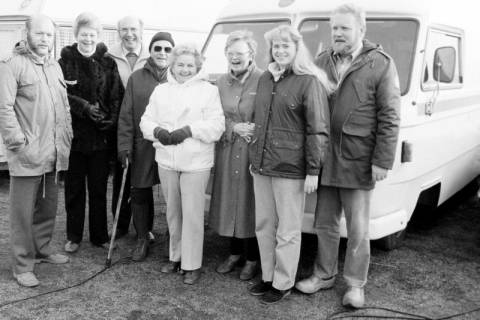 ARH Slg. Weber 02-104/0016, Gruppenfoto der Campingfreunde Gehrden mit dem Vorsitzenden Wolfgang Harms (links), zwischen 1980/1990
