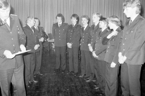 ARH Slg. Weber 02-111/0018, Urkundenübergabe innerhalb der Feuerwehr, zwischen 1980/1990