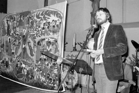 ARH Slg. Weber 02-115/0009, Pastor Dirk Steffens bei einer Predigt?, zwischen 1980/1990