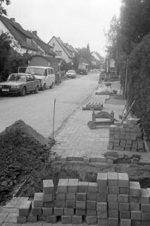 ARH Slg. Weber 02-131/0017, Tiefbauarbeiten auf einem Gehweg, zwischen 1980/1990